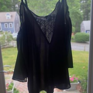 🖤Torrid Sz 2 Cold Shoulder Blouse
